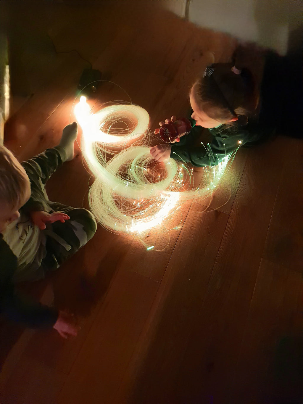 Sensory 2 Metre Fibre Optic Tails and Light Source (150/300pcs) - Sensory Light
