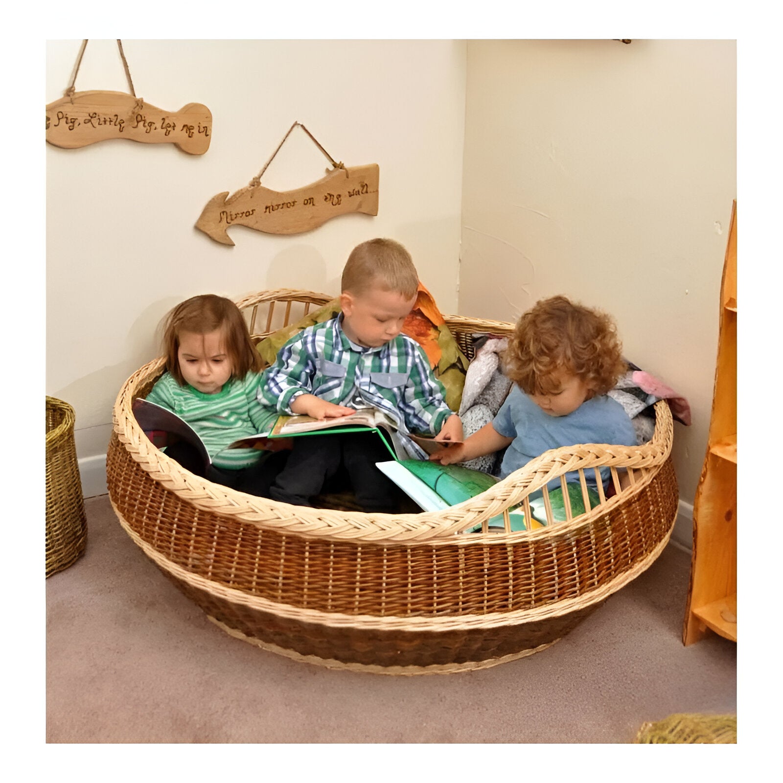 Giant Book Basket Seat - Sofa