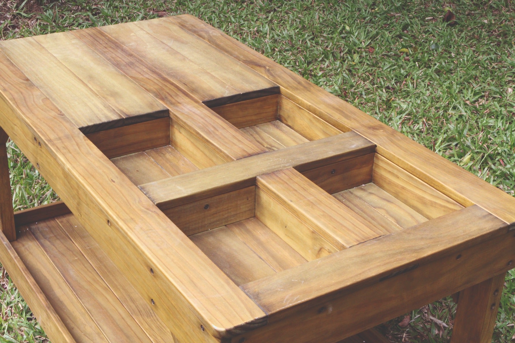 Outdoor Messy Play Bench - Sand and water table