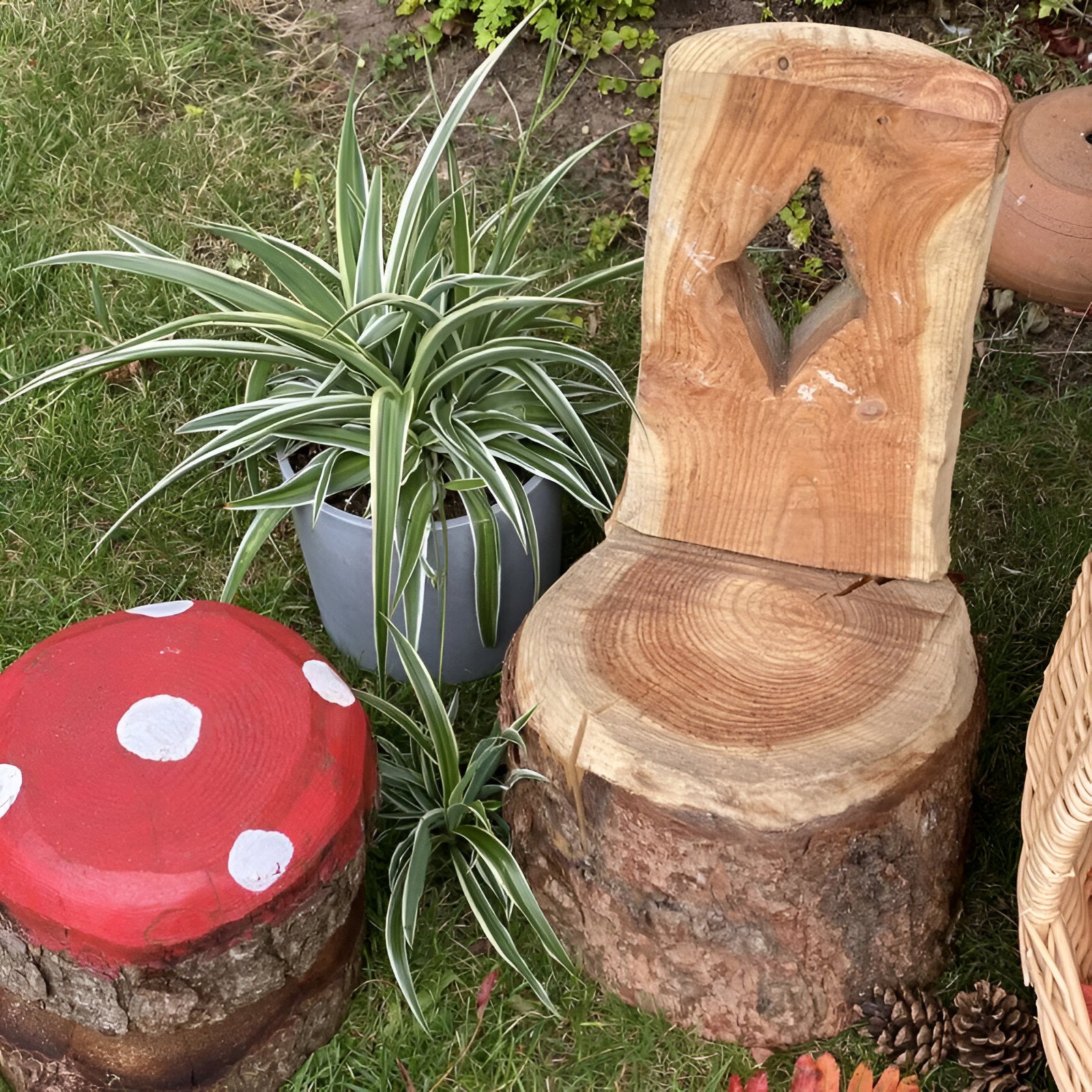 Small Knights Of The Round Table and Chairs - 5 Piece Set - Garden furniture